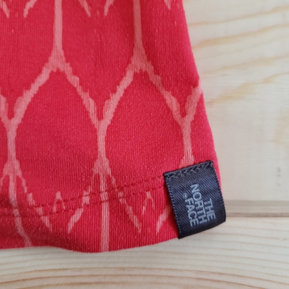 The North Face Racer Back Tank with built-in bra - Picture 3 of 4